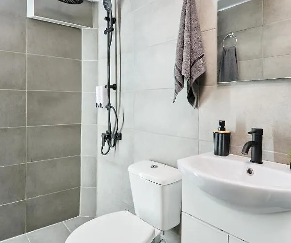 West Garden At By Greece * Éjo